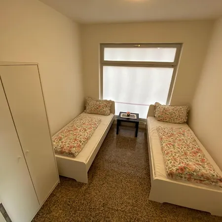 20 Eibach Homestay *